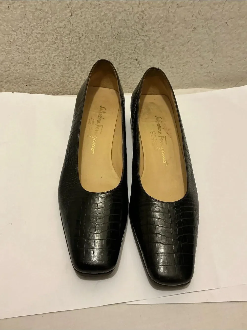 Salvatore Ferragamo Women's dark brown Croc-Embossed Leather Flats 10AA
